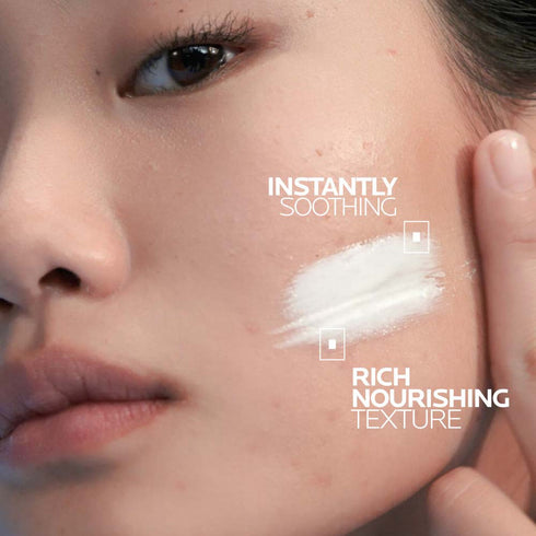 Cicaplast Baume B5+ 100ml being applied to skin