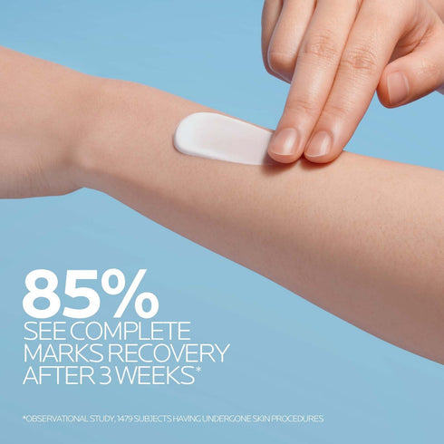 Cicaplast Baume B5+ 100ml being applied to skin