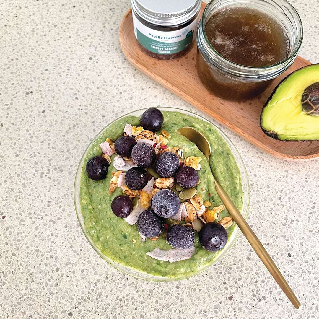 A smoothie bowl made with Irish moss gel