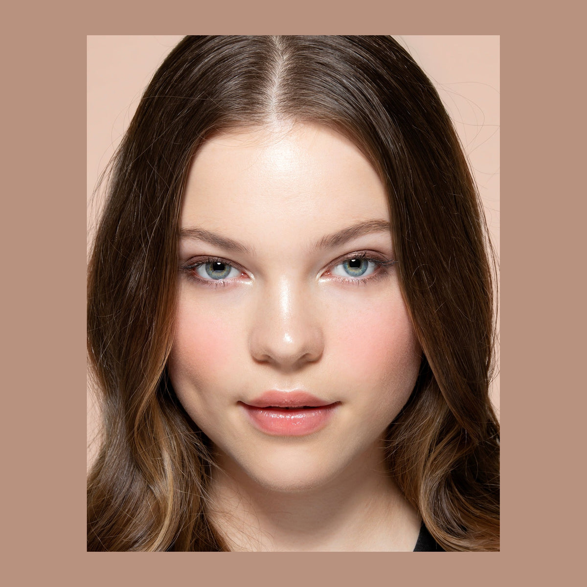 Natio Blusher Rouge Glow shown in use