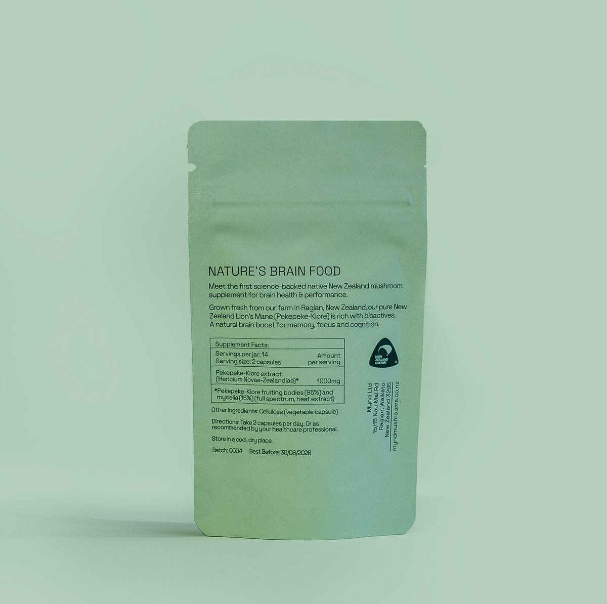 Back of the Mynd Lion's Mane 28 capsule travel pouch showing ingredients