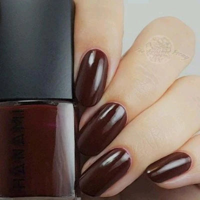 Imaga of Hunami nail polish Voodoo on nails