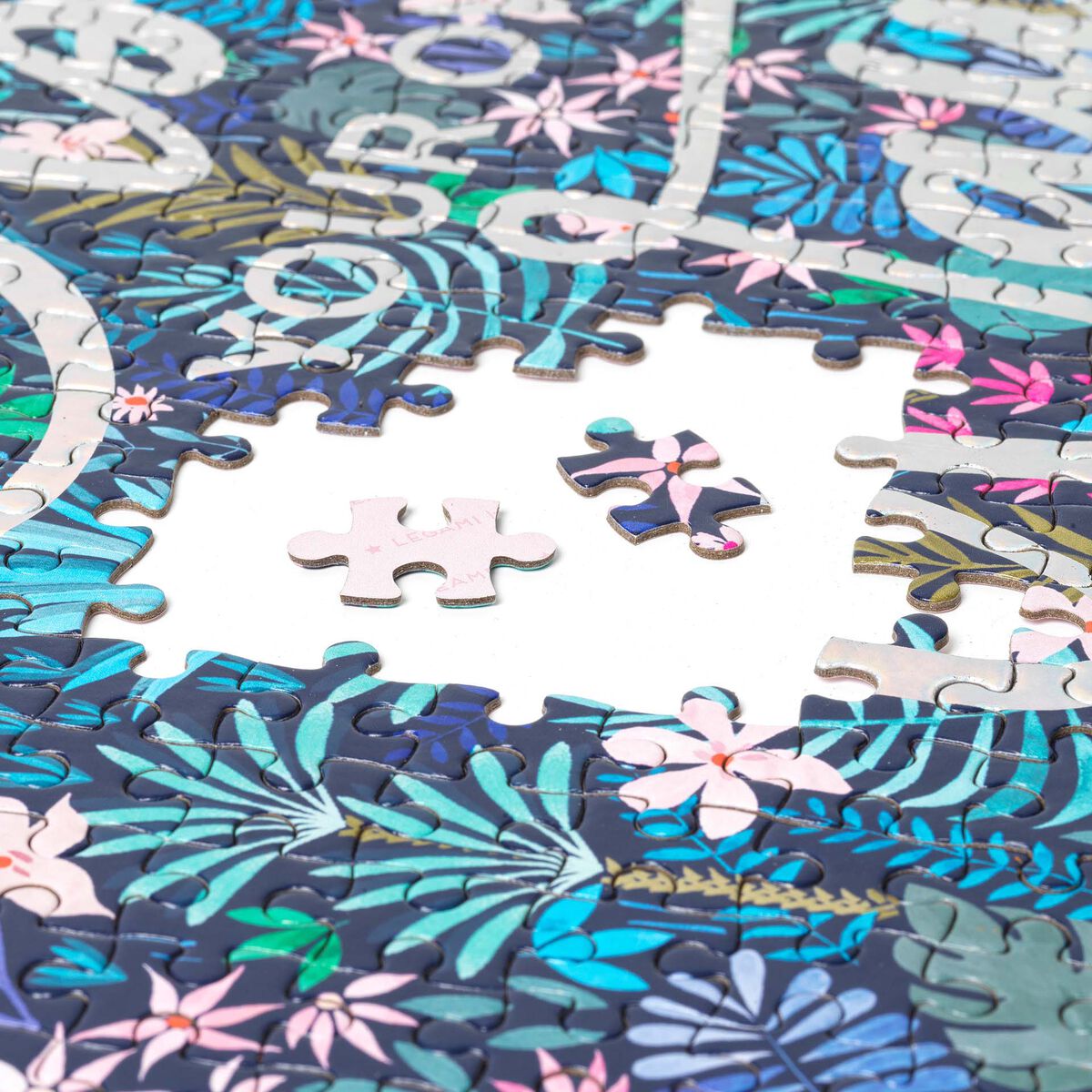 LEGAMI 1000-Piece Puzzle Flora-Matakana Pharmacy