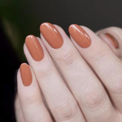 Image of Hunami nail polish Rococo on nails