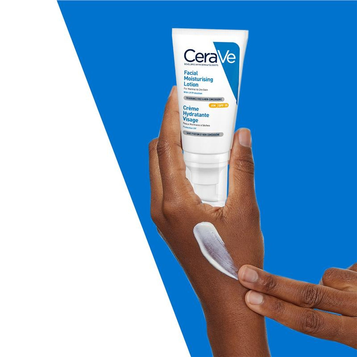 CeraVe Facial Moisturising Lotion AM SPF15 52ml, in use
