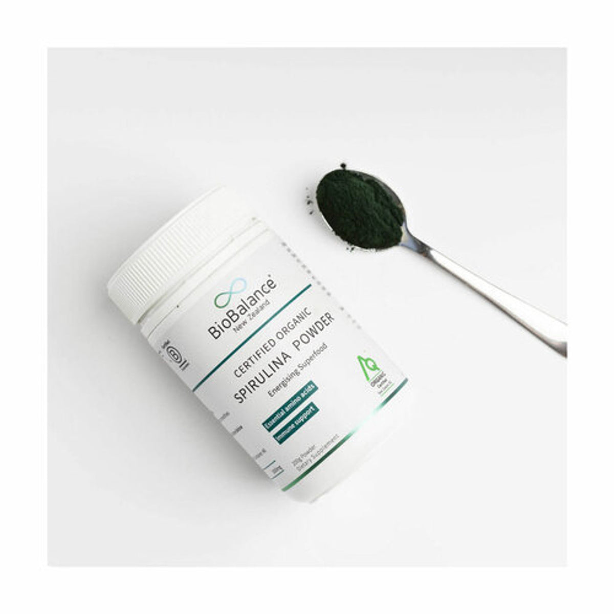 Image of spirulina powder on spoon